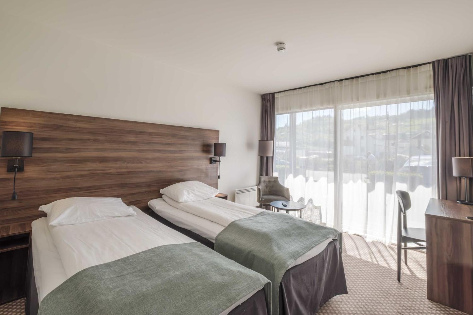 Hardangerfjord Hotel Øystese